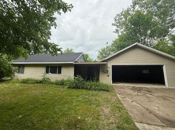 3903 Willow Drive NE, Grand Rapids, MI 49525