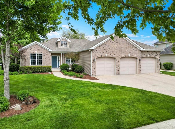 1131 Clearwater Drive, Yorkville, IL 60560