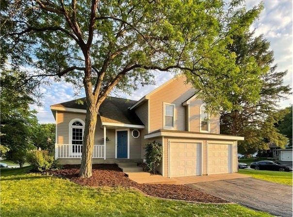 8637 Saratoga Lane, Eden Prairie, MN 55347