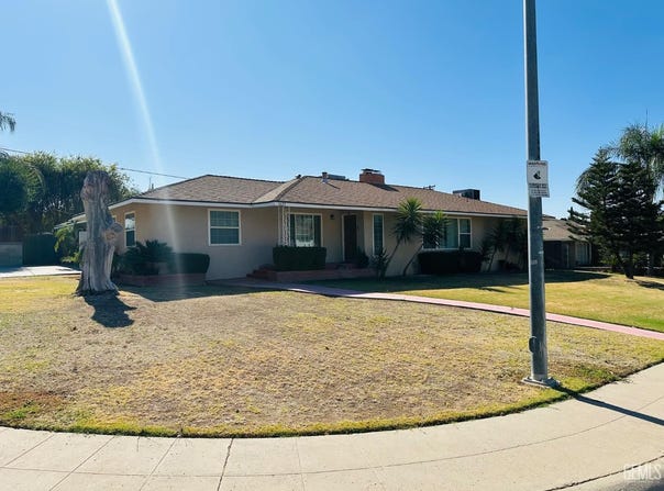 1625 Crestmont Drive, Bakersfield, CA 93306
