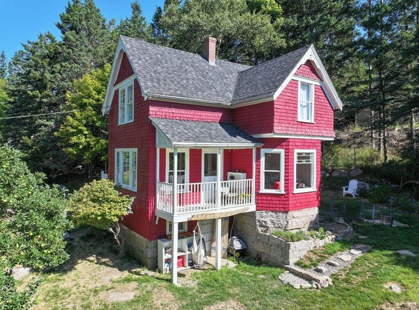 9 Cottage Lane, Stonington, ME 04681