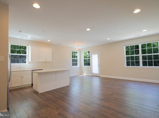 323 W HAMLIN AVENUE, TELFORD, PA 18969