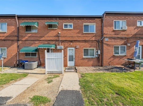 215 Dalepark Drive unit: 5, Bedford, OH 44146