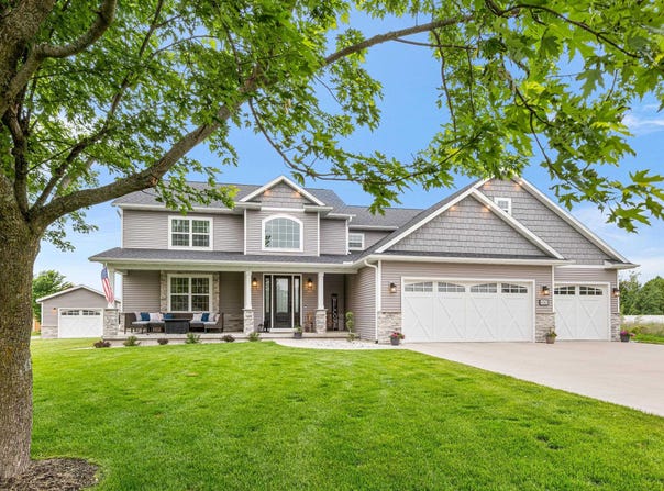 650 WEST SILVERLEAF COURT, Plover, WI 54467