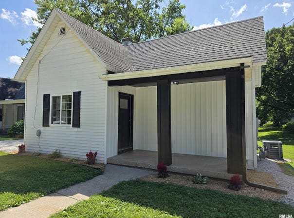 305 S ADAMS Street, Athens, IL 62613