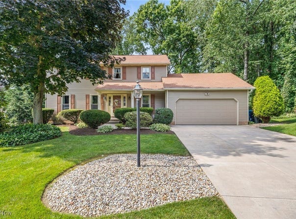 3986 Orange Wood Way, Uniontown, OH 44685