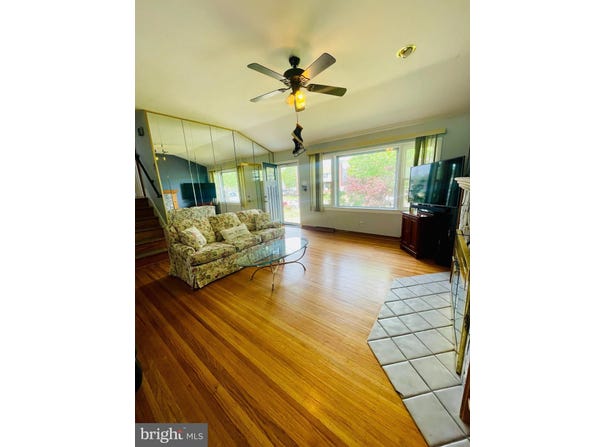 218 HENDRICKSON AVENUE, EDGEWATER PARK, NJ 08010