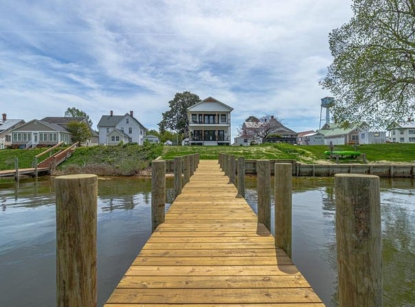 696 Main Street, Reedville, VA 22539