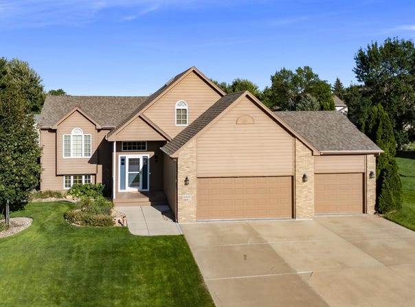 6300 S Mustang Ave, Sioux Falls, SD 57108