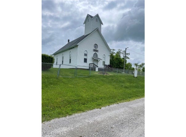 48806 Cain Ridge Road, Clarington, OH 43915