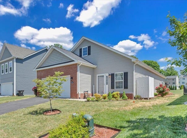 8355 Leighburn DR, Roanoke, VA 24019