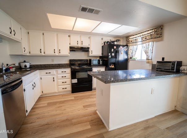6337 N 49TH Avenue, Glendale, AZ 85301