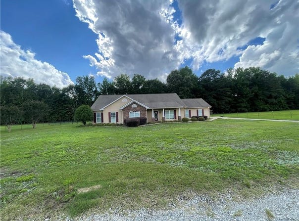12 Diamond Road, Opelika, AL 36804