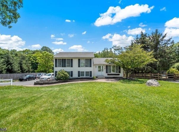 7 Codington Ln, Glen Gardner Boro, NJ 08826-3508