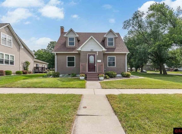 323 S Galbraith Street, Blue Earth, MN 56013