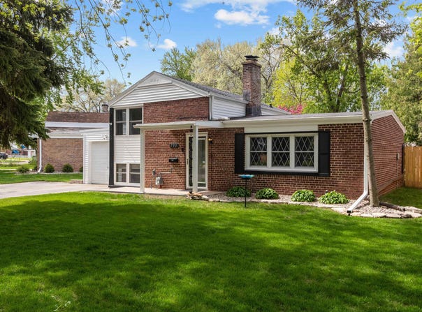 733 CARVER Lane, MENASHA, WI 54952