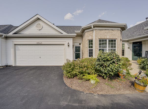 21543 Wolf Lake Way, Crest Hill, IL 60403