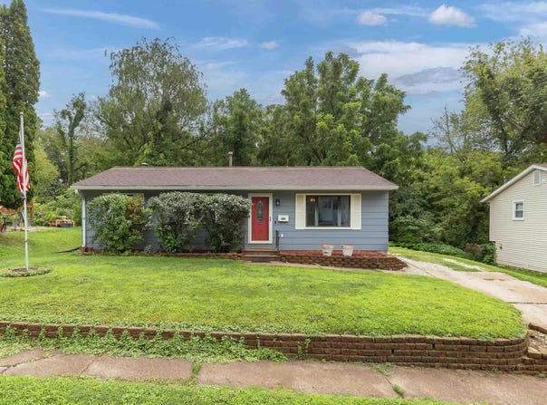 321 5TH Street Court, Silvis, IL 61282