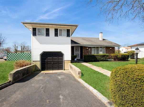 256 Leaf Avenue, Central Islip, NY 11722