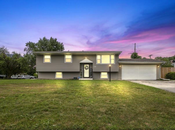 3315 W 77th Place, Merrillville, IN 46410