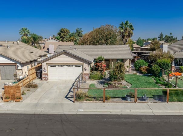 880 E Palm Drive, Hanford, CA 93230