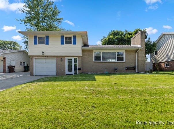 2200 Rossiter Pl Place, Lansing, MI 48911