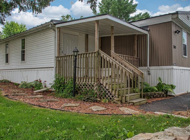 209 Evergreen Village Road, Platteville, WI 53818