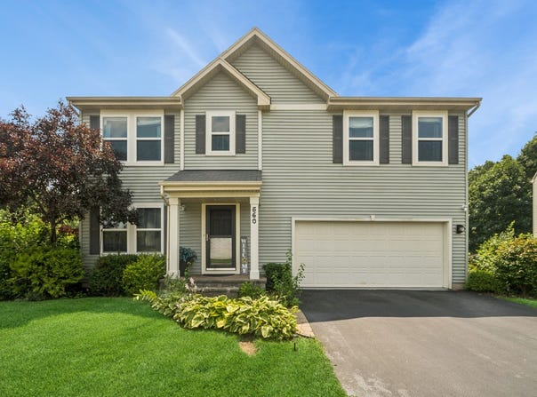 560 Canterbury Lane, Pingree Grove, IL 60140