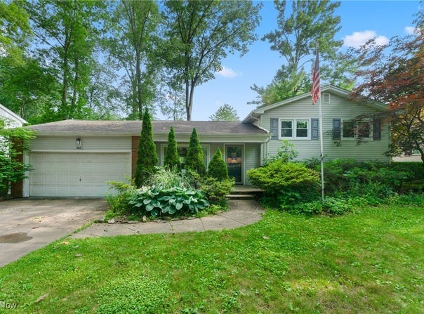 4295 Maureen Drive, Austintown, OH 44511