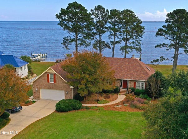 6042 Dolphin Road, Oriental, NC 28571