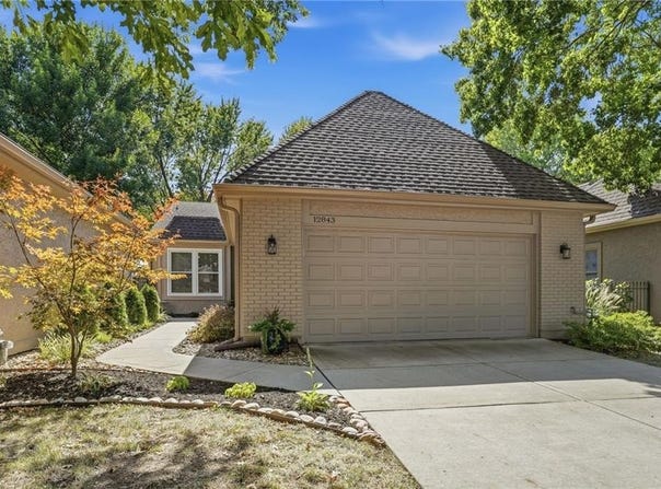 12843 Cambridge Road, Leawood, KS 66209