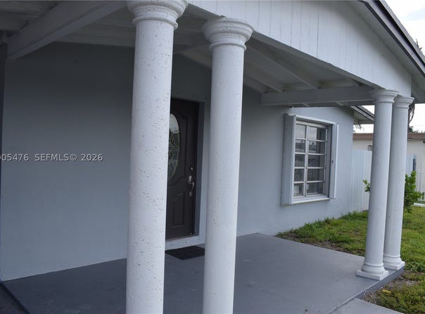 841 Hialeah Dr, Hialeah, FL 33010
