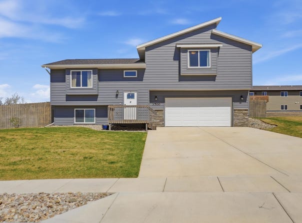 3300 Enfield Loop Rd, Rapid City, SD 57701