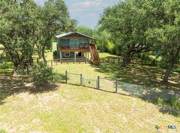 207 Hickory Drive, Sheridan, TX 77475
