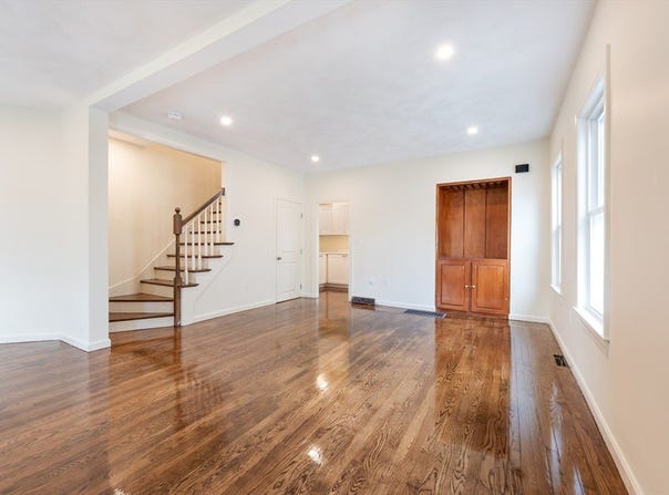 2-4 Brechin Ter, Andover, MA 01810