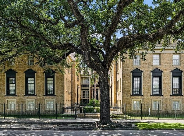 3300 ST CHARLES Avenue, New Orleans, LA 70115