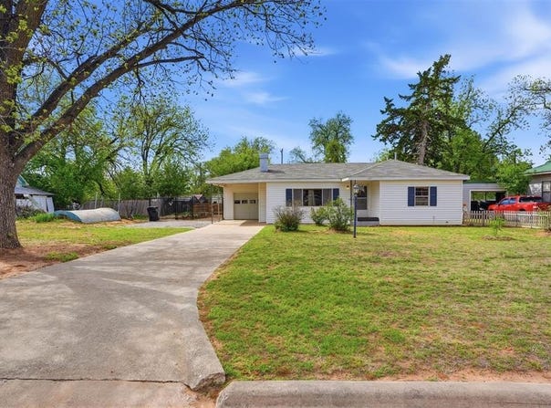 313 E Davis Avenue, Tipton, OK 73570