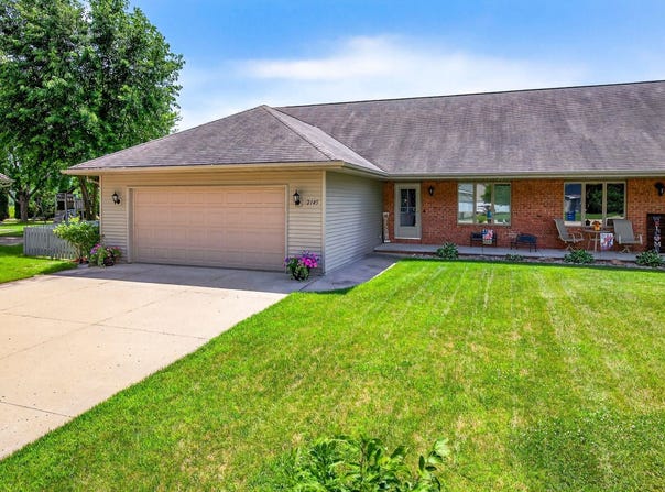 2145 GATEWAY Place, NEENAH, WI 54956