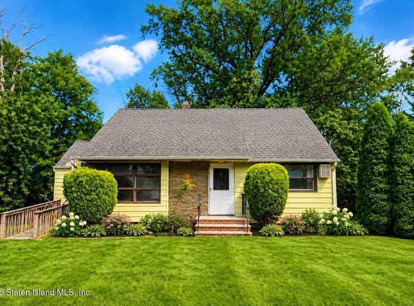 77 Independence Drive, Roselle, NJ 07203