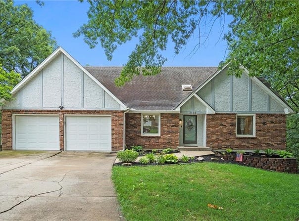 2108 SW Regency Court, Blue Springs, MO 64015