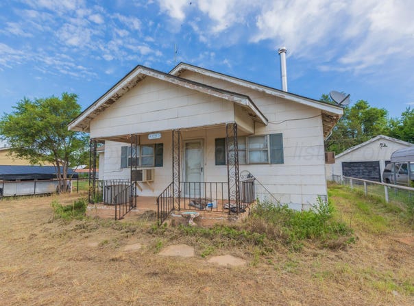313 E 8th St, Lefors, TX 79054