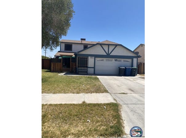 2011 W Holt Ave, El Centro, CA 92243