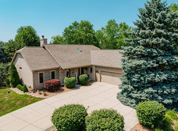W279n5331 Hanover Hill Ct, Lisbon, WI 53089
