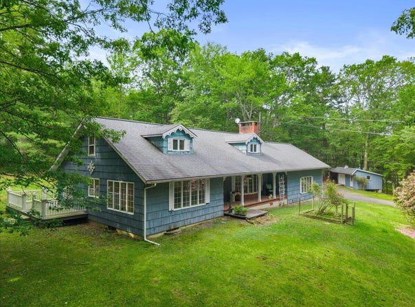 118 Deweys Drive, Dingmans Ferry, PA 18328