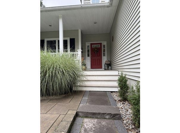 47 Northside Rd, Charlton, MA 01507