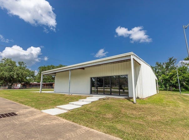 425 East Obryant Street, Bellville, TX 77418