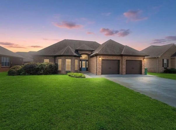 113 Cottonwood Dr, Muscle Shoals, AL 35661