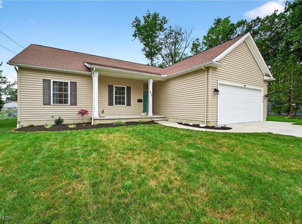438 E 319th Street, Willowick, OH 44095