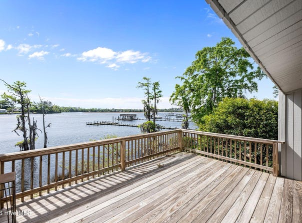 5 Batts Hill Road, New Bern, NC 28562