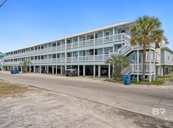 105 E 4th Street, Gulf Shores, AL 36542